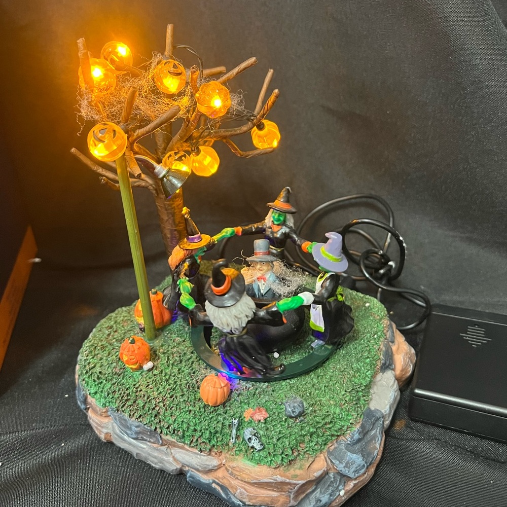 Lemax‎ Pumpkin Hollow Cooking up a Ghoul Animated Halloween decoration